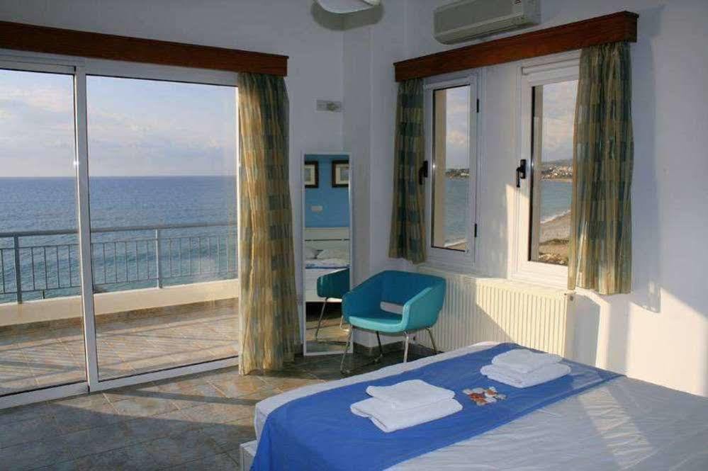 Blue Coral Beach Villas Paphos Exterior photo